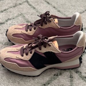 New Balance - 327 in rose / tan / black size 9.5